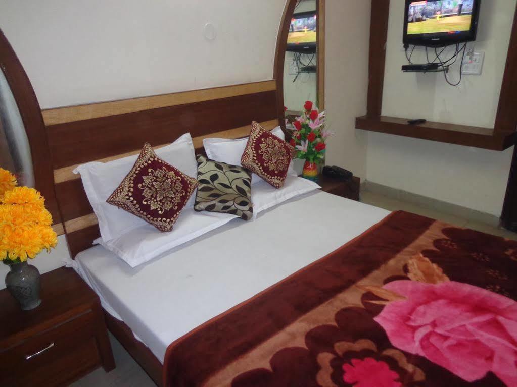 Hotel Darpan Palace -New Delhi Railway Station Exteriör bild